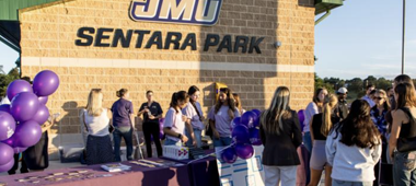 dnronline.com - JMU طلباء افیون سے متعلق آگاہی کی تعلیم پری گیم فراہم کرتے ہیں۔